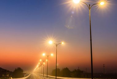 Montajes Eléctricos Raúl López ciudad con iluminación